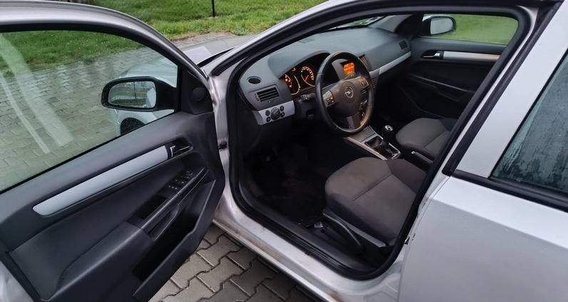 Opel Astra cena 8900 przebieg: 206230, rok produkcji 2006 z Wyszogród małe 137
